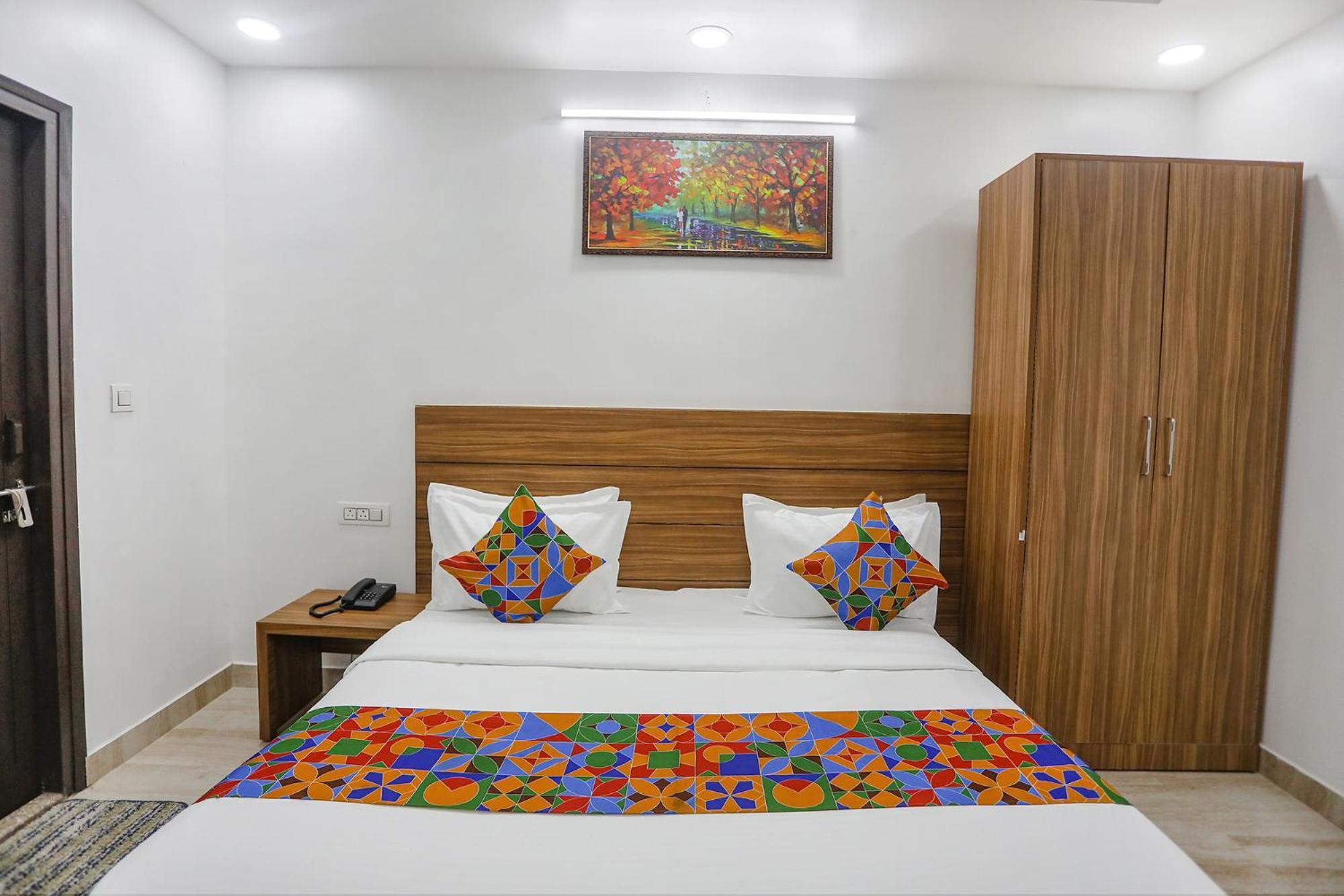 Fabhotel Unique Stay Нойда Экстерьер фото